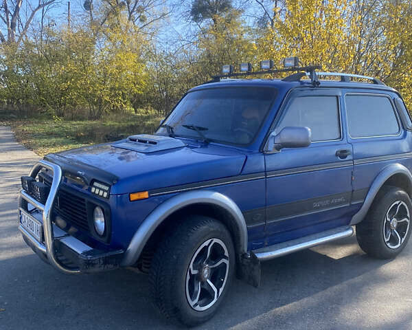 Синий ВАЗ 21214, объемом двигателя 1.7 л и пробегом 217 тыс. км за 3600 $, фото 2 на Automoto.ua