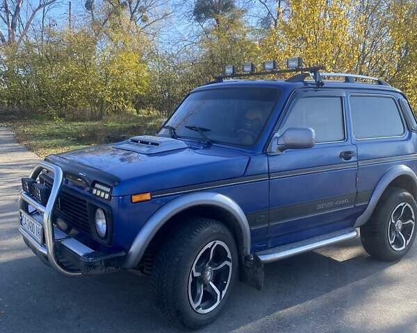 Синий ВАЗ 21214, объемом двигателя 1.7 л и пробегом 217 тыс. км за 3900 $, фото 2 на Automoto.ua