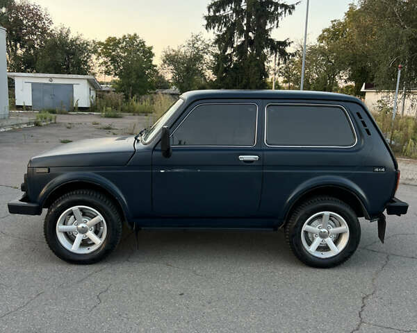 Синий ВАЗ 21214, объемом двигателя 1.7 л и пробегом 204 тыс. км за 4999 $, фото 4 на Automoto.ua