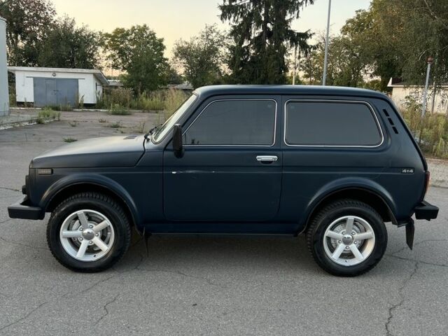 Синий ВАЗ 21214, объемом двигателя 1.7 л и пробегом 208 тыс. км за 4600 $, фото 5 на Automoto.ua