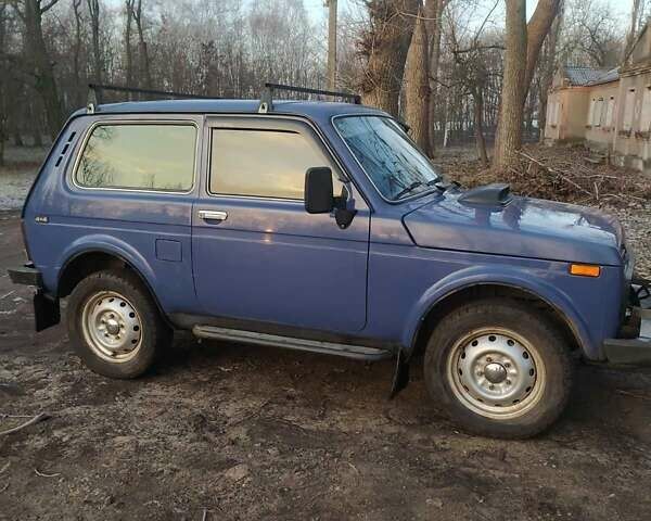 Синий ВАЗ 21214, объемом двигателя 1.7 л и пробегом 115 тыс. км за 3700 $, фото 2 на Automoto.ua