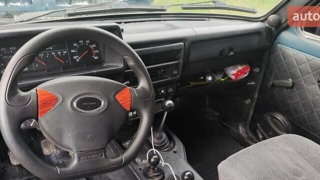 Синий ВАЗ 21214, объемом двигателя 1.7 л и пробегом 146 тыс. км за 3600 $, фото 4 на Automoto.ua