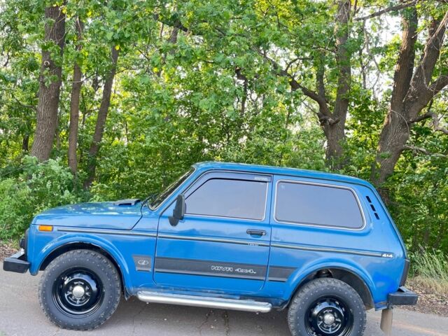 Синий ВАЗ 21214, объемом двигателя 1.7 л и пробегом 77 тыс. км за 4000 $, фото 2 на Automoto.ua