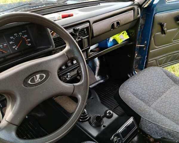 Синий ВАЗ 21214, объемом двигателя 1.7 л и пробегом 88 тыс. км за 4000 $, фото 3 на Automoto.ua