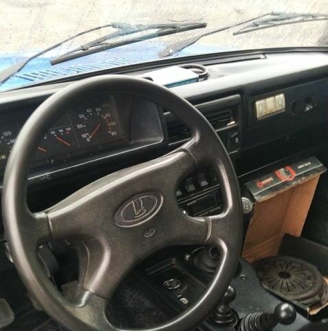 Синий ВАЗ 21214, объемом двигателя 1.7 л и пробегом 200 тыс. км за 2350 $, фото 6 на Automoto.ua