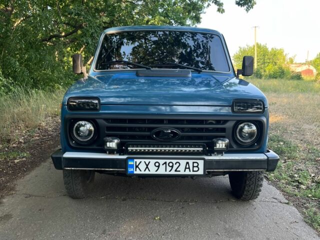 Синий ВАЗ 21214, объемом двигателя 1.7 л и пробегом 77 тыс. км за 4000 $, фото 1 на Automoto.ua