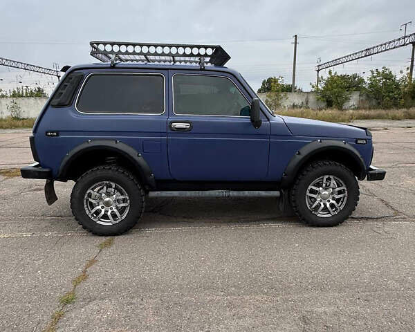 Синий ВАЗ 21214, объемом двигателя 1.7 л и пробегом 167 тыс. км за 5000 $, фото 2 на Automoto.ua