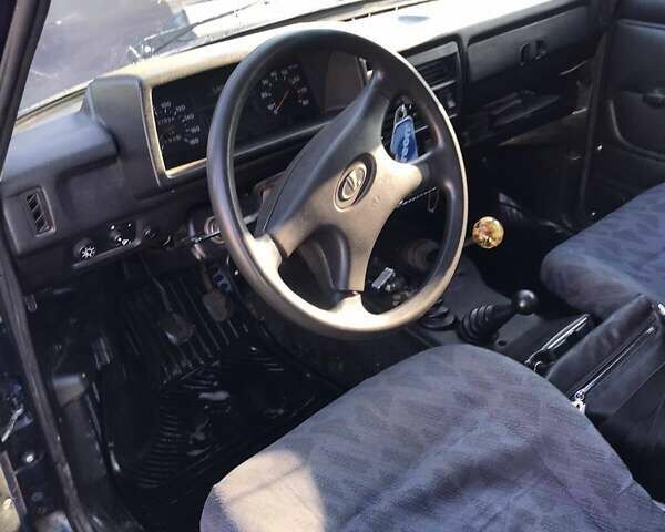 Синий ВАЗ 21214, объемом двигателя 1.7 л и пробегом 127 тыс. км за 4500 $, фото 4 на Automoto.ua