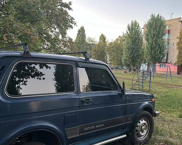 Синий ВАЗ 21214, объемом двигателя 1.69 л и пробегом 135 тыс. км за 3500 $, фото 1 на Automoto.ua