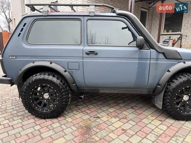 Синій ВАЗ 21214, об'ємом двигуна 1.7 л та пробігом 125 тис. км за 6000 $, фото 5 на Automoto.ua