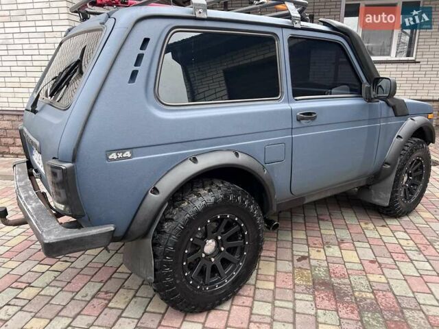 Синій ВАЗ 21214, об'ємом двигуна 1.7 л та пробігом 125 тис. км за 6000 $, фото 3 на Automoto.ua