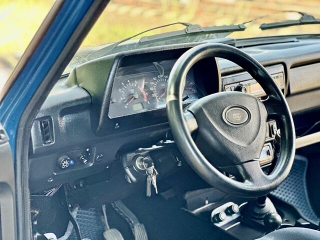 Синий ВАЗ 21214, объемом двигателя 1.7 л и пробегом 208 тыс. км за 3700 $, фото 15 на Automoto.ua