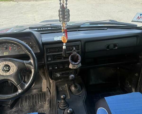 Синій ВАЗ 21214, об'ємом двигуна 1.7 л та пробігом 108 тис. км за 4200 $, фото 8 на Automoto.ua