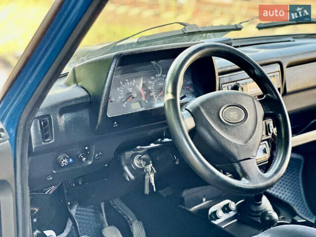 Синий ВАЗ 21214, объемом двигателя 1.7 л и пробегом 209 тыс. км за 3400 $, фото 16 на Automoto.ua