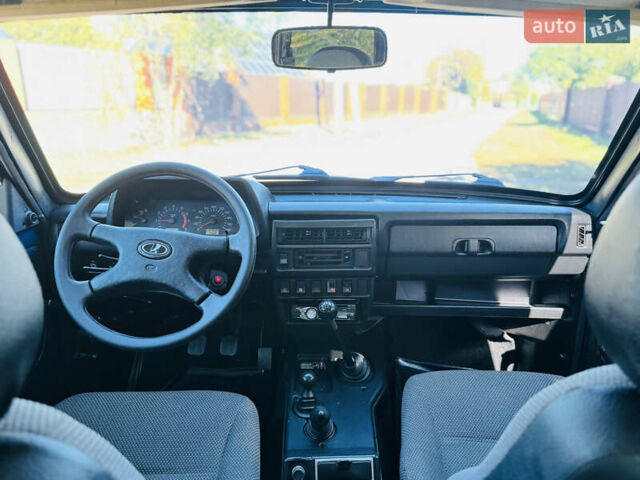 Синий ВАЗ 21214, объемом двигателя 1.7 л и пробегом 57 тыс. км за 5300 $, фото 8 на Automoto.ua