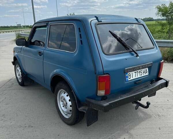 Синий ВАЗ 21214, объемом двигателя 1.69 л и пробегом 300 тыс. км за 3700 $, фото 2 на Automoto.ua