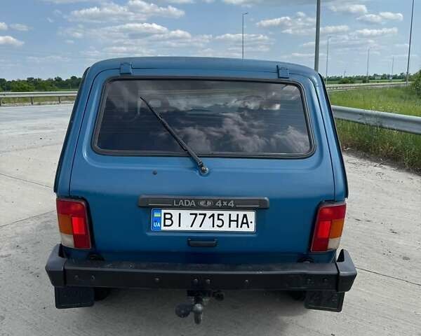 Синий ВАЗ 21214, объемом двигателя 1.69 л и пробегом 300 тыс. км за 3700 $, фото 3 на Automoto.ua