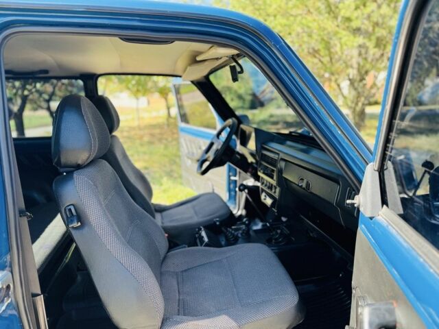 Синий ВАЗ 21214, объемом двигателя 1.7 л и пробегом 57 тыс. км за 5300 $, фото 8 на Automoto.ua