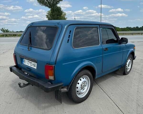 Синий ВАЗ 21214, объемом двигателя 1.69 л и пробегом 300 тыс. км за 3700 $, фото 4 на Automoto.ua