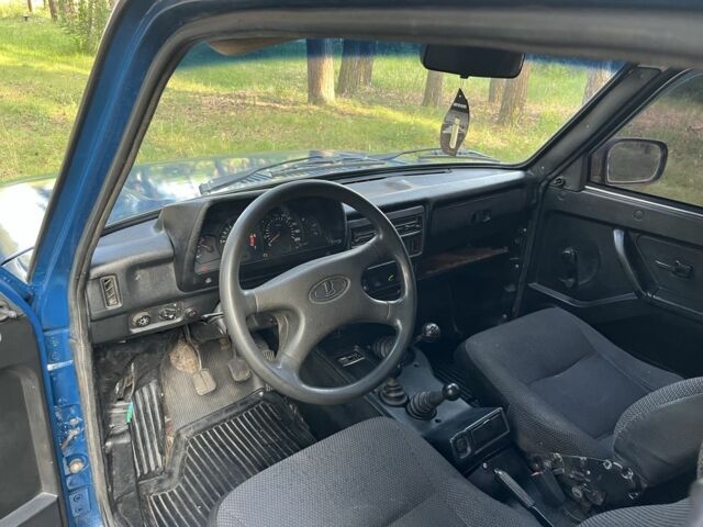 Синій ВАЗ 21214, об'ємом двигуна 1.7 л та пробігом 220 тис. км за 3300 $, фото 11 на Automoto.ua