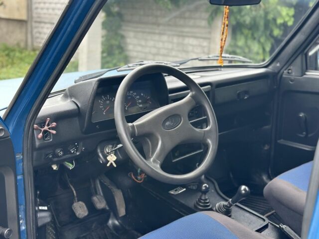 Синий ВАЗ 21214, объемом двигателя 1.7 л и пробегом 100 тыс. км за 3500 $, фото 8 на Automoto.ua