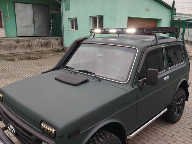 Зелений ВАЗ 21214, об'ємом двигуна 1.7 л та пробігом 150 тис. км за 4850 $, фото 12 на Automoto.ua