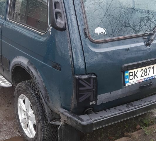 Зеленый ВАЗ 21214, объемом двигателя 1.7 л и пробегом 148 тыс. км за 2800 $, фото 3 на Automoto.ua