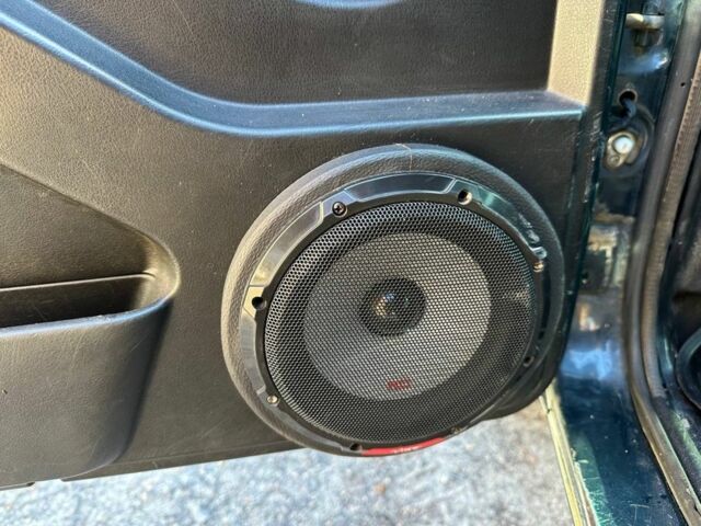 Зеленый ВАЗ 21214, объемом двигателя 1.7 л и пробегом 431 тыс. км за 4299 $, фото 15 на Automoto.ua