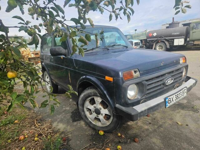 Зелений ВАЗ 21214, об'ємом двигуна 1.7 л та пробігом 300 тис. км за 1787 $, фото 3 на Automoto.ua