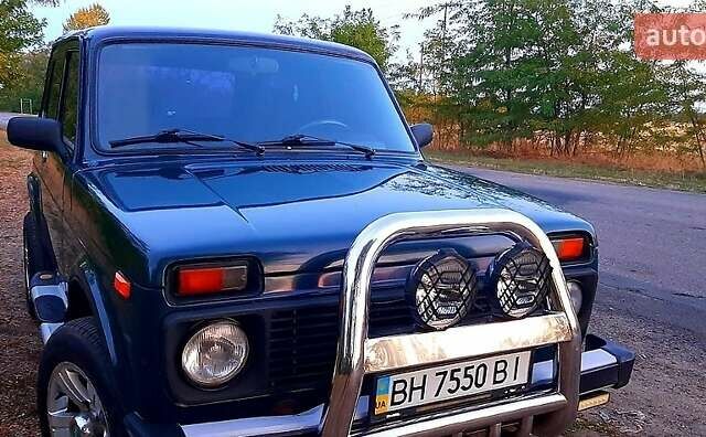 Зелений ВАЗ 21214, об'ємом двигуна 1.7 л та пробігом 118 тис. км за 3800 $, фото 2 на Automoto.ua