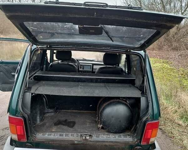 Зелений ВАЗ 21214, об'ємом двигуна 1.7 л та пробігом 151 тис. км за 2800 $, фото 4 на Automoto.ua