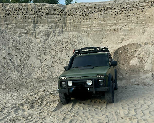 ВАЗ 21214 2010 в Днепре (Днепропетровске) на Automoto.ua Зеленый ВАЗ 21214, объемом двигателя 1.7 л и пробегом 122 тыс. км за 7000 $, фото 6 на Automoto.ua