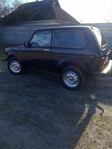 Зеленый ВАЗ 21214, объемом двигателя 1.69 л и пробегом 183 тыс. км за 3300 $, фото 1 на Automoto.ua