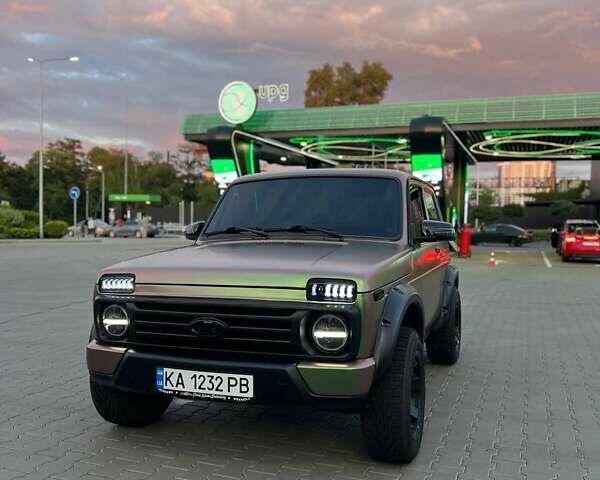 Зелений ВАЗ 21214, об'ємом двигуна 1.69 л та пробігом 160 тис. км за 6000 $, фото 11 на Automoto.ua