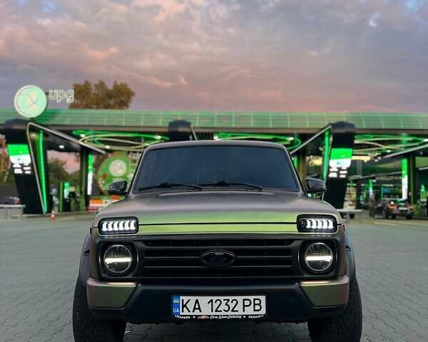 Зелений ВАЗ 21214, об'ємом двигуна 1.69 л та пробігом 160 тис. км за 6000 $, фото 1 на Automoto.ua