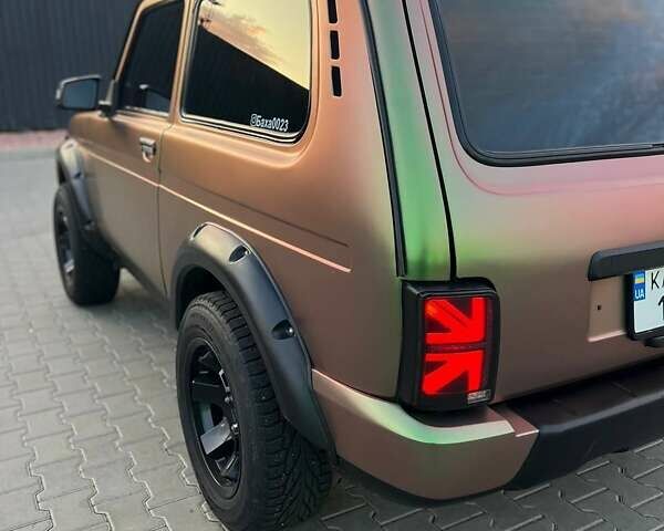 Зелений ВАЗ 21214, об'ємом двигуна 1.69 л та пробігом 160 тис. км за 6000 $, фото 5 на Automoto.ua