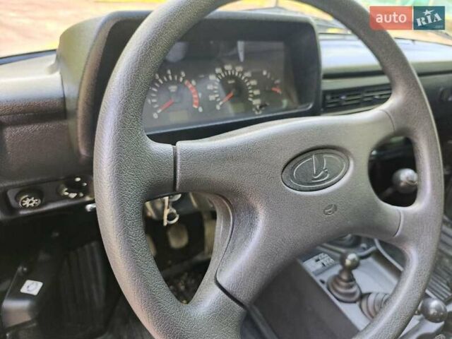 Зелений ВАЗ 21214, об'ємом двигуна 1.7 л та пробігом 32 тис. км за 7900 $, фото 9 на Automoto.ua