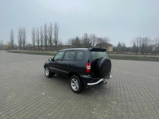 Чорний ВАЗ 21218, об'ємом двигуна 1.7 л та пробігом 160 тис. км за 4000 $, фото 4 на Automoto.ua