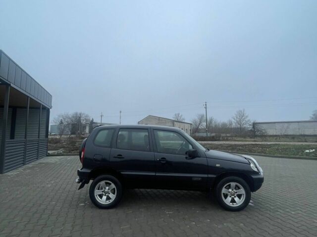 Чорний ВАЗ 21218, об'ємом двигуна 1.7 л та пробігом 160 тис. км за 4000 $, фото 3 на Automoto.ua