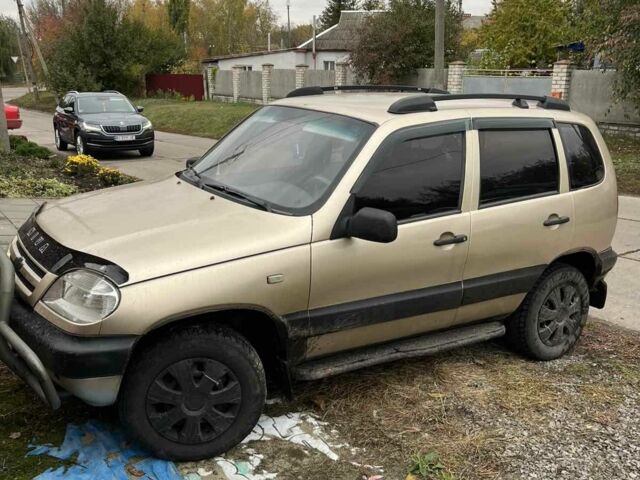 Бежевый ВАЗ 2123 Niva, объемом двигателя 1.7 л и пробегом 232 тыс. км за 2700 $, фото 5 на Automoto.ua