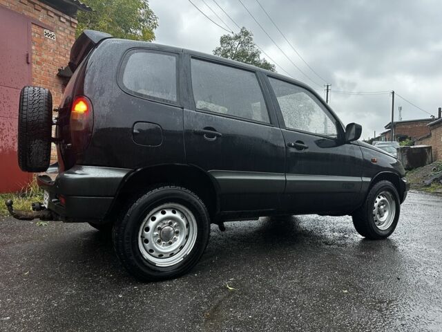Черный ВАЗ 2123 Niva, объемом двигателя 1.7 л и пробегом 176 тыс. км за 3700 $, фото 4 на Automoto.ua