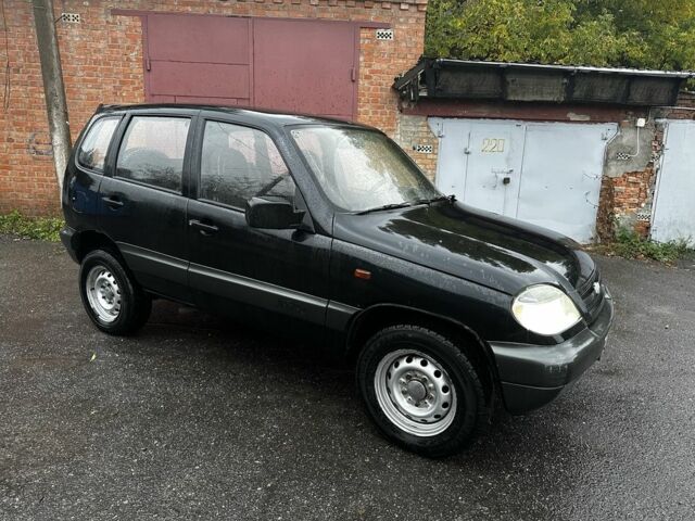 Черный ВАЗ 2123 Niva, объемом двигателя 1.7 л и пробегом 176 тыс. км за 3700 $, фото 6 на Automoto.ua
