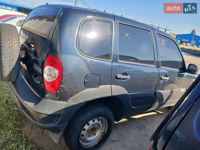 Чорний ВАЗ 2123 Niva, об'ємом двигуна 1.69 л та пробігом 338 тис. км за 3100 $, фото 4 на Automoto.ua