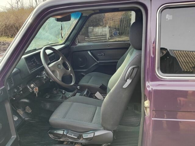 Фиолетовый ВАЗ 2123 Niva, объемом двигателя 1.7 л и пробегом 1 тыс. км за 3500 $, фото 4 на Automoto.ua