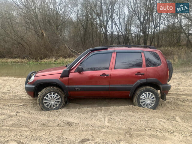 Красный ВАЗ 2123 Niva, объемом двигателя 1.69 л и пробегом 217 тыс. км за 3900 $, фото 5 на Automoto.ua