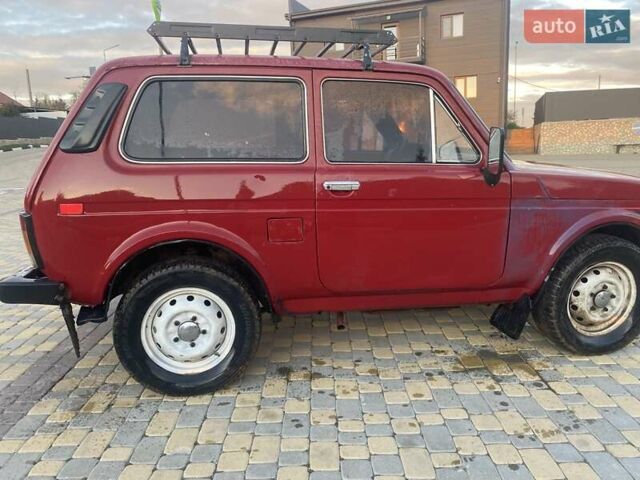 Красный ВАЗ 2123 Niva, объемом двигателя 1.69 л и пробегом 500 тыс. км за 1600 $, фото 2 на Automoto.ua