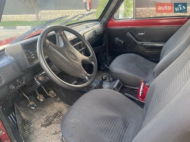 Красный ВАЗ 2123 Niva, объемом двигателя 1.69 л и пробегом 500 тыс. км за 1600 $, фото 1 на Automoto.ua