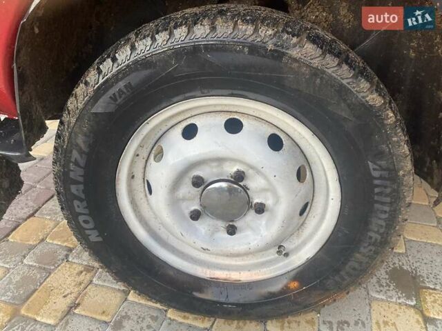 Красный ВАЗ 2123 Niva, объемом двигателя 1.69 л и пробегом 500 тыс. км за 1600 $, фото 3 на Automoto.ua