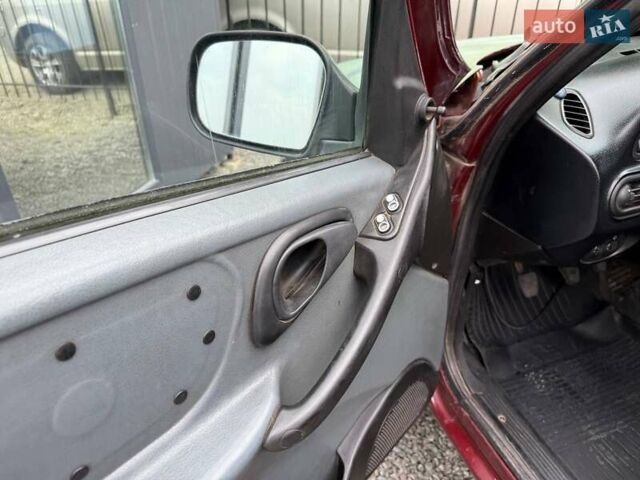 Червоний ВАЗ 2123 Niva, об'ємом двигуна 1.69 л та пробігом 222 тис. км за 3500 $, фото 17 на Automoto.ua