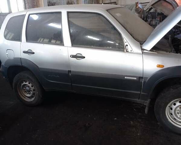 ВАЗ 2123 Niva, объемом двигателя 1.69 л и пробегом 398 тыс. км за 2142 $, фото 1 на Automoto.ua